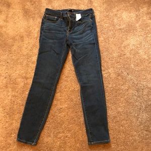 NWT Mid-Rise Skinny Jeans